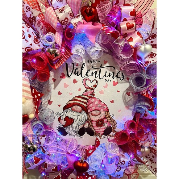 XL Handmade Valentine’s Gnome Hearts Ribbon Prelit Wreath 26 ins LED - Picture 9 of 12